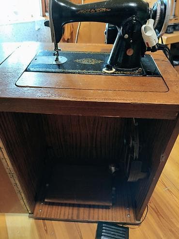 Elektrik ayaq pedallı tikiş maşını və qatlanan taxta kabinet dəsti - — 2