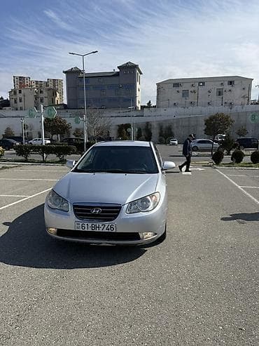 tesla model 3: Hyundai Elantra sedan – gümüşü rəng, Azərbaycan nömrə nişanı — 7