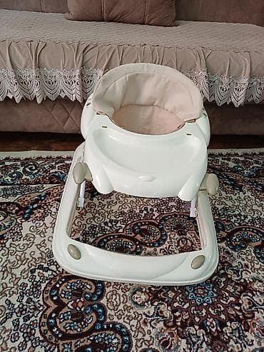 Tibbi geyim: Uşaq gəzdirici / yeriş təlimatçısı - Rəng: krem-ağ - Təkərli baza: 4 — 2