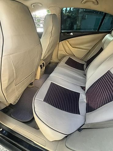 Volkswagen Passat: 2 l | 2006 il Sedan — 4
