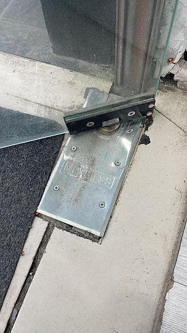 Сантехника: Şüşə qapılar üçün döşəmə tipli qapaq/closer və aksesuarlar - Tətbiq — 1