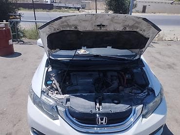 byd qin plus: Honda Civic: 1.6 l | 2013 il Sedan — 4