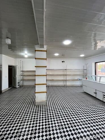 сайты по недвижимости: Kərpic fasadlı və böyük vitrin pəncərələri olan kommersiya obyektidir — 4