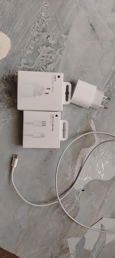 adapt: USB‑C divarlı şarj adaptoru və USB‑C – Lightning kabeli dəsti - Rəng — 6