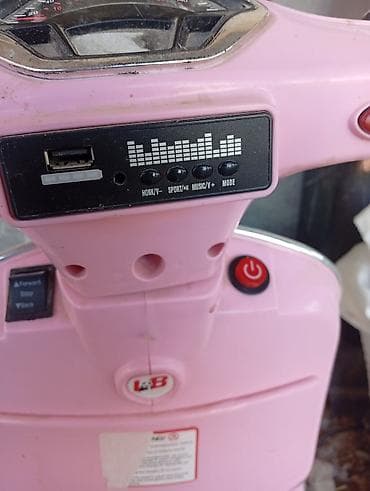 Детский мир: Uşaq üçün elektrikli skuter – Vespa tərzində, çəhrayı rəng — 5
