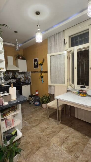 kiraye evler 2023 ecemi: Süleyman Rüstəmov küç:37 də Köhnə tikili binanın 5 mərtəbənin 1ci — 4