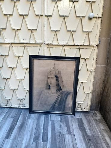 Rəsm əsəri – qrafit/karandaşla işlənmiş portret - Mövzu: tac və çadra