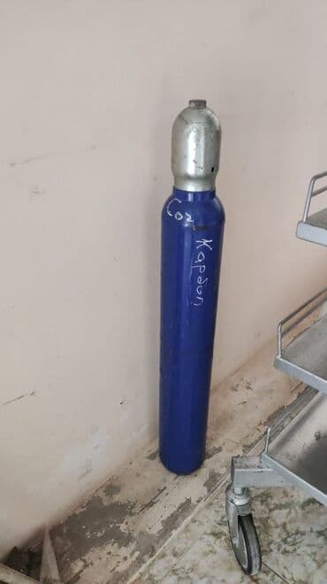 Mavi rəngdə silindrik karbon qazı balonu. Üst hissəsində metal qapaq lalafo.az -da Mavi rəngdə silindrik karbon qazı balonu. Üst hissəsində metal qapaq