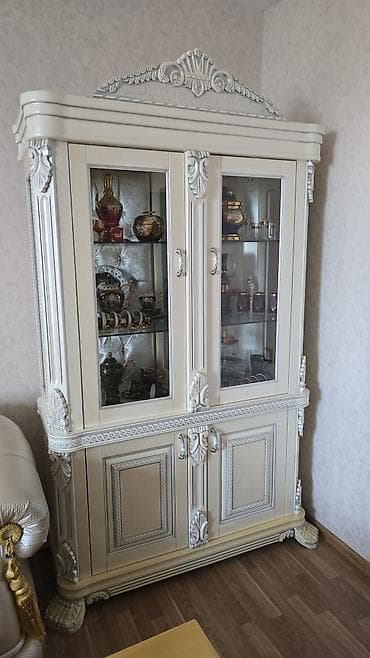 Klassik üslubda vitrin-bufet şkaf - Material: ağac əsaslı korpus