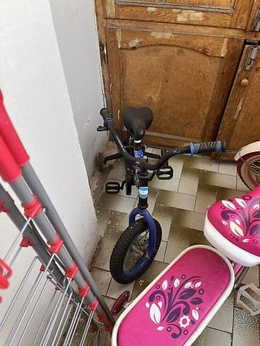 Uşaq velosipedi – TOBA markası, mavi-qara dizayn. Xüsusiyyətlər: - — 2
