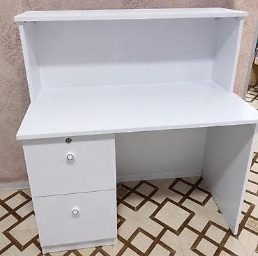 Ağ rəngdə mağaza/ofis mebel dəsti Tərkib: - Vitrin-komod: yuxarı — 4