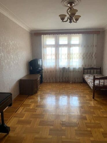 qarayev obyekt: Qaraev metrosuna yaxin 5 mertebeli binanın 5-ci mərtəbəsində — 13