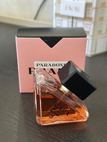 Açiıib yenidi Prada Paradoxe Eau de Parfum — qadınlar üçün ətir. -