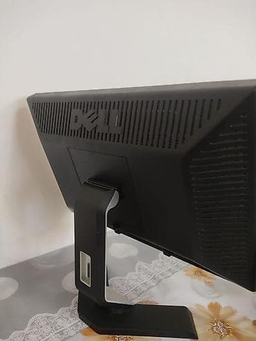Мониторы: Dell LCD monitor Xüsusiyyətlər: - Ekran ölçüsü: təxminən 19–20 düym — 2