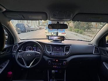 "Hyundai Tucson AWD, qara rəng, 5 yerlik şəhər/krossover avtomobilimi — 2