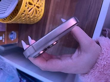 ayfon c: IPhone 16 Pro, 128 GB, Desert Titanium — 4