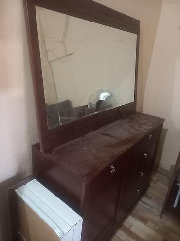 Salam sekilde gorduyunuz kamod taxt kravat ve balaca svirmeli skaf — 3