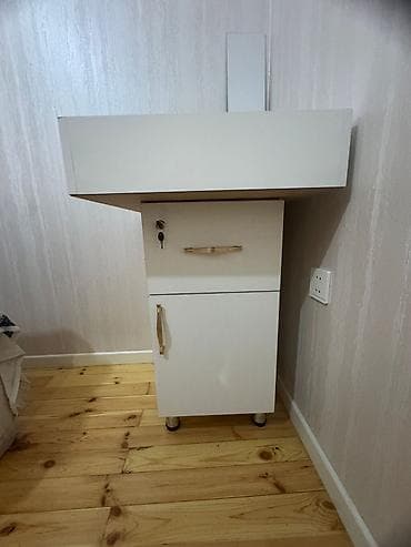 ikinci el salon mallari: Sadə laminat — 1