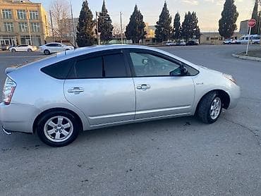 Avtomobil alışı: Toyota Prius (2-ci nəsil) hibrid hetçbek Xüsusiyyətlər: - Hibrid — 8