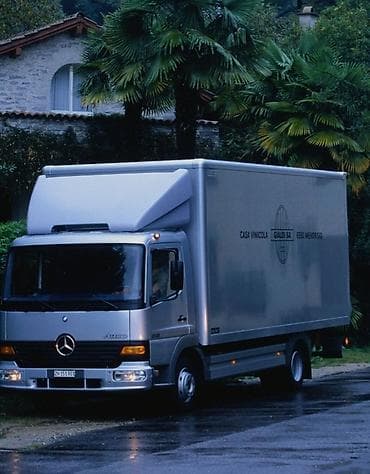 qapi demir: Mercedes-Benz Atego yük maşını - Kuzov: qapalı furgon (konteyner — 2