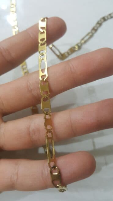 - Böyük ölçülü, rəngi getməyən materialdan. - Klassik, yastı halqalı