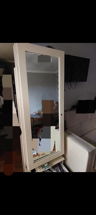 mebleri: Güzgülü bəzək kabineti - Ön hissəsi tam ölçülü güzgü ilə örtülü şkaf — 2