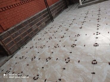 mermer kafel: Kirəmit döşəmə üçün təmiz və dəqiq kəsilmiş plitələr. Bu plitələr — 4