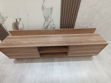 Düz TV altlığı, Polkalı, Laminat