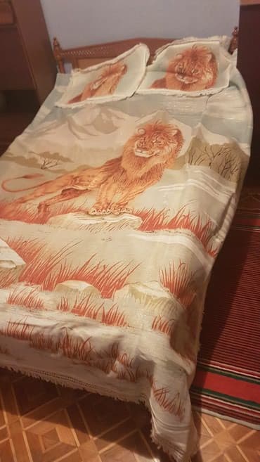 divan pokrival: ● Yataq örtüyü ● 250 x 210 ölçüdə zərif zərli sapla işlənmiş — 9