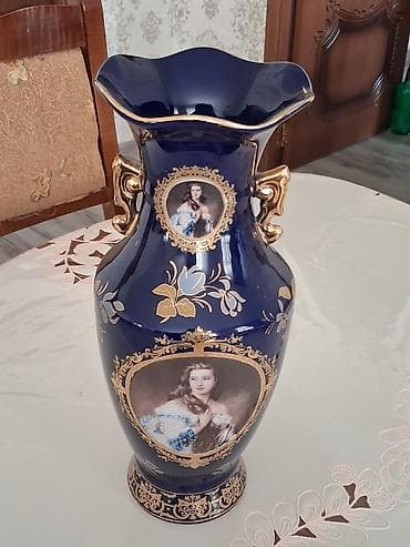 toxum gulleri: Bir vaza, Farfor — 2