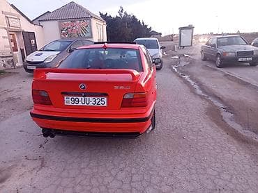 1993 bmw 318i: BMW 3 Seriyası E36 325 (sedan) - Rəng: parlaq qırmızı, kapot üzərində — 4
