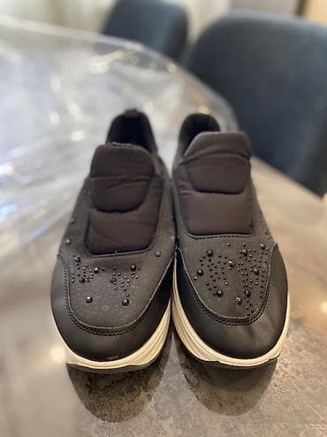 yaqut daş: Qadınlar üçün slip-on idman ayaqqabısı 39 di 38 gedr - Rəng: qara — 4