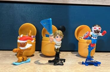 Kinder fiqurları hər biri 3 manata satılır. Киндер Фигурки каждый по 3