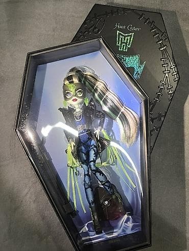 Monster High – Haunt Couture kolleksiya kuklası (Frankie Stein temalı)
