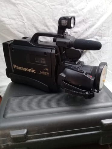 canon 1300d qiymeti: Kamera. Saqlam professional kameradir. Operatorlar bilir. Ne sualiniz — 2