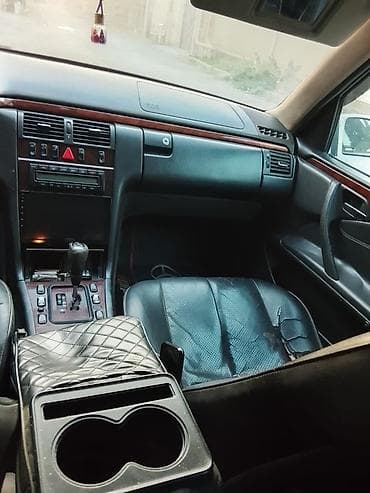 Motonəqliyyat: Mercedes-Benz E-Class: 2.2 l | 2000 il Sedan — 4