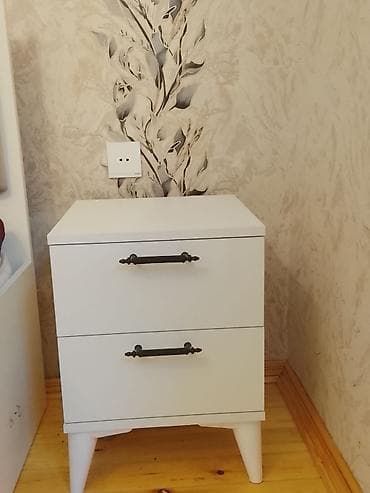 stol desdi: Ağ rəngdə yataq otağı mebel dəsti Tərkibi: - Güzgülü paltar şkafı — 5