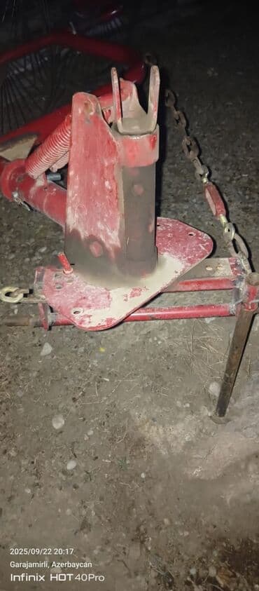 ceşqa fara: Mavi rəngli Belarus MTZ traktoru - Kabinli, geniş görünüşlü ön şüşə — 5