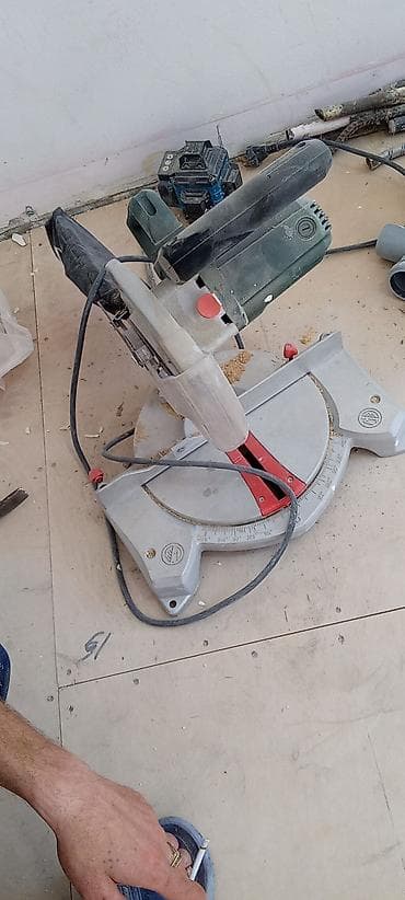 Пилы: Künc mişarı (electric miter saw) - Material kəsimi: taxta, MDF — 2