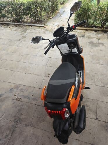 led panel: UPMT X-MAX skuter – parlaq narıncı-qara dizayn, şəhər üçün çevik və — 7