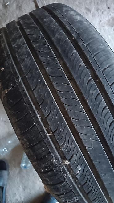 cd disklər: Satılır: 235/45 R18 yay şini - Ölçü: 235/45 R18 (en 235 mm, hündürlük — 2