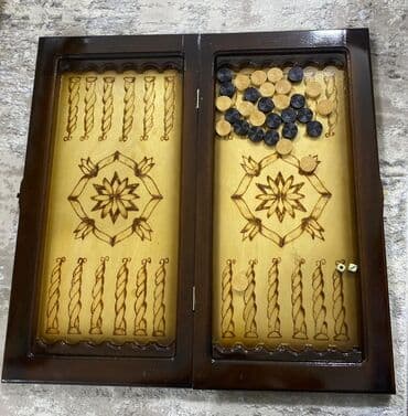 Əl işidir. Taxta nərd dəsti - Material: bərk ağac, iki rəngli lak