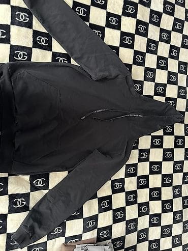 свитшот: Qara rəngli kapüşonlu sviter (hoodie) - Klassik qara rəng, sadə və — 2