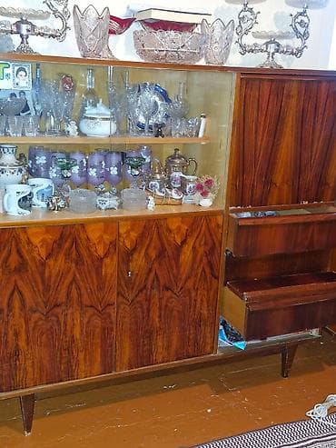 Retro vitrin-bufet şkaf - Material: laklı təbii ağac fineri (xüsusi