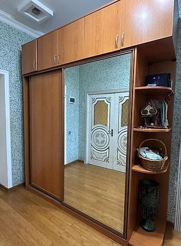 SvmcDəhliz dolabı 200 azn.Ölçü:hünd 2.60 sm,eni 2.30 sm.Ünvan:9