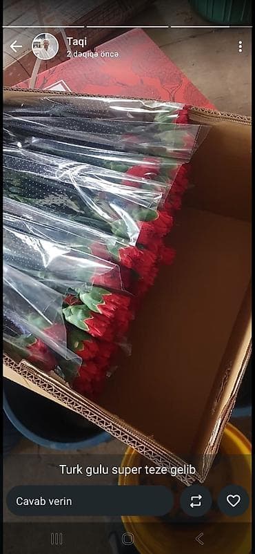 gülü: Qerenfil gul satisi .en az 100 eded satilir 0.50 qep — 2