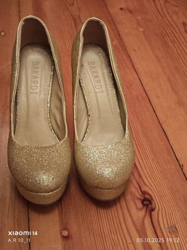 женские классические туфли на танкетке: Qadın ayaqqabıları – 2 cüt 1) Qırmızı klassik tufli - Material: zamşa — 9