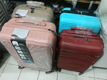 купить чемодан на колесах: Dörd təkərli səyahət çantası, möhkəm materialdan hazırlanmışdır və — 14