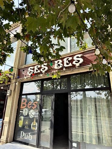 “Şeş Beş Pub” – rahat məkan Təsvir: - Şəhər küçə vitrinli giriş, iri