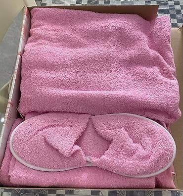 Hec istifade edilmeyib. Teptezedir. 3 ayri olcude desmallari ve